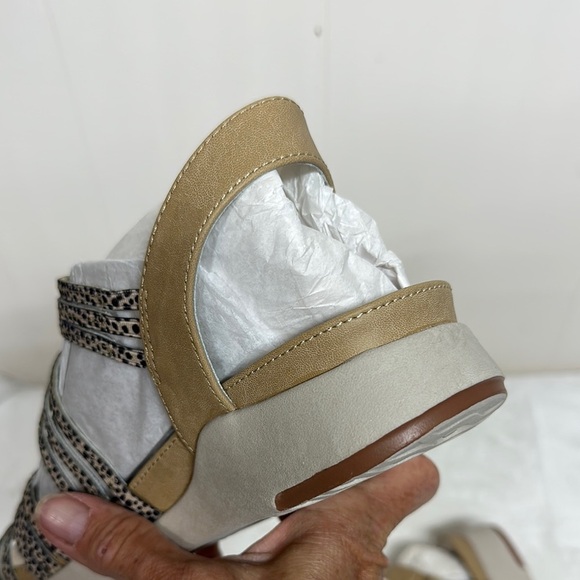 BareTraps Tan Sandals Stylish Comfort Strappy Design - Picture 8 of 16